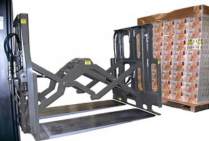 Slip Sheets are Handled by Push Pull Attachment | Eltete TPM