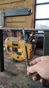 84K views · 598 reactions | Na falta de uma serra fita, dá para fazer uma gambiarrinha que funciona muito bem. #gambiarra #tutorial #tutoriais | Marcelão Lubaczwski | Facebook