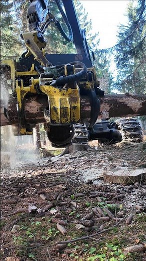 John Deere: Advanced Wood Manipulation Technology 🌲🚜