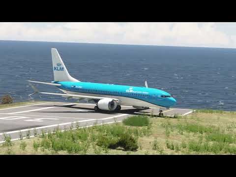 Rare Moment! KLM Boeing 737 MAX Takes Off from the World’s Shortest Commercial Runway