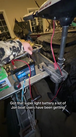 Getting that weight down in the boat and still runs 15,000 deep cycles #jonboat #jonboats #trollingmotor #lithiumbattery #fishingboat @JYJZPB Store