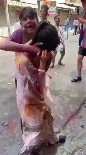 A Japanese woman visiting India was violently attacked by a Hindutva mob and forcibly smeared with color.