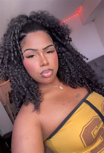 Stylish Baddie Look for Curly Hair Enthusiasts