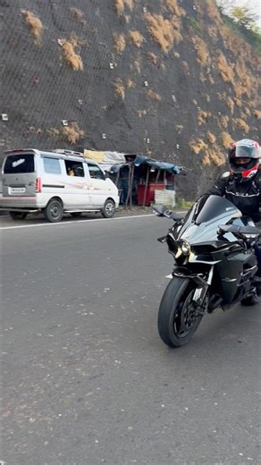 H2 & Zx10r loud exhaust crazy sound #Kawasaki #H2 #Ninja #Subscribe #Like #Comment ￼