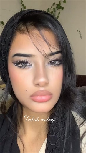 Explore the Art of Turkish Makeup Techniques