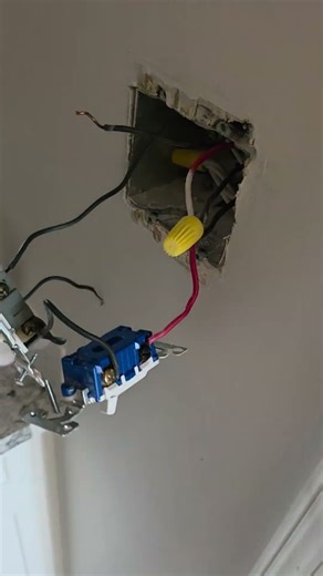 Finding an open ground = electrical detective work 🔍⚡️🔎 #new #diy #love #family #realtor