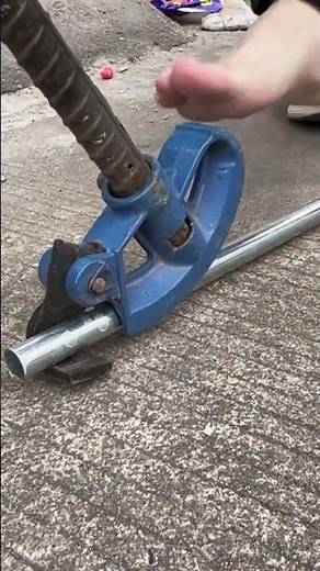 How to Use a Manual Conduit Pipe Bender Tool Correctly