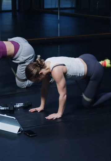 Express hot body sculpt with @FRANCESCA is everything you need to kickstart your day. Just 30 mins & you’re done! Link in bio #homeworkout #fkbody #workout #workoutmotivation #sculpt