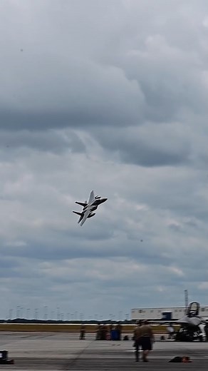 45K views · 783 reactions | Here's an F-15 doing a low pass to grace your timeline  #phlydaily #f15 #f15eagle #fighterjet #fighterpilot #fighteraircraft #aircraft #lowpass #aviation #aviationlovers #aviationdaily #airforce #usaf | PhlyDaily | Facebook