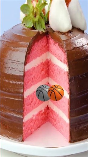 Insane Cake Decoration! 🎂 Wait for the end! #shorts