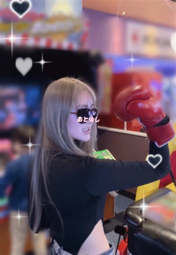 好きなものが多い隅谷百花です💙 実はありすぎて載せきれなかったんだが、少し紹介させていただく 💿 年中アイス食べるくらいアイス好き🍨 💿 外食は基本イタリアンでいろんなお店のピザを食べてる🍕 💿 ゲーム好き 💿 ビリヤードとダーツ🎱🎯 💿 月や星空や夕焼け空を眺めるのが好きで星座についてもっと詳しくなりたい 💿 DJのためにMacBook買ったんだ、練習して上手くなりたい 💿 タイで見つけたチップス🇹🇭 💿 365日常に食べているのは間違いなくミントガム 💿 雪が大好き❄️ 💿 ミーム写真も可愛いものからキモめのものまでよく集めてるよ 💿 私のトレードマークとも言えるネイル💅私のセラピーでもある気がする 💿 サングラス好きすぎてつい集めちゃう🕶️ もっと知ってもらえたら 嬉しく思う🫡 #Girls2 #隅谷百花 #センチメートル #Girls2の沼へLetsgo #百花の沼へLetsgo