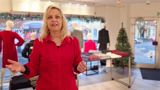 58 reactions · 3 comments | Så er det for alvor december  I Nexø og især hos Everlyn emmer det af julestemning  Vi har alt hvad hjertet begærer af bløde pakker til hende du holder af ❤️ Og hvis du ikke er sikker i din sag, så hjælper vi gerne med et gavekort  Vi ses til julestemning hos Everlyn  Købmagergade 10 I Nexø. #jul #julegaver #shopping #bornholm #nexø | Everlyn | Facebook