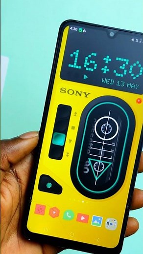 Live Wallpapers With Games, Clocks and Animations