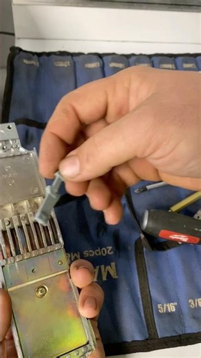 Changing a coin operated washing machine from $1.75 to 2 dollars. #HandsomeOrHandy #ApplianceRepair