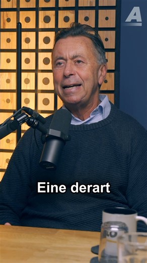 139K views · 10K reactions | „Diese Regierung ist seit Tag eins bankrott“, konstatiert Norbert Bolz im Gespräch mit Apollo News. Der Medienwissenschaftler rechnet knallhart mit der Union und ihren Fehltritten ab, beleuchtet mit Max Mannhart das politische Jahr 2025 und analysiert den Abstieg von Deutschland und der westlichen Welt und was die Bürgerlichen jetzt tun müssen. https://apollo-news.net/die-grosse-abrechnung-mit-2025-norbert-bolz-im-gespraech/ | Apollo News | Facebook