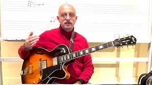 "Exactly like you" Comping - Herb Ellis style It is important to play in time, accompanying with all quarter notes evenly, considering them all perfectly on the beat and of the same length, without "rushing" even by a small percentage. | Alessio Menconi