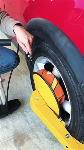 Secret to Unlock a Wheel Lock Without Heavy Tools! 😳 #mechanic #mechaniclife #tools #diy