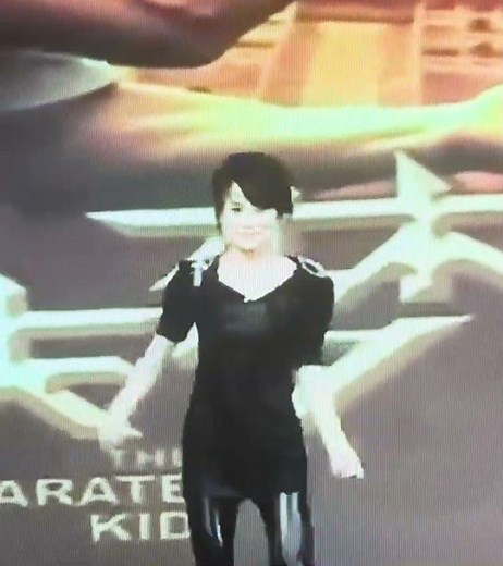 Meiying (Wenwen Han) dances to Poker Face in Beijing, China in 2010 | The Karate Kid (2010)
