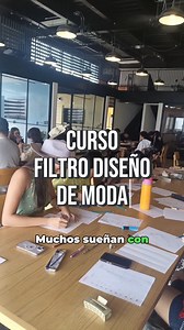 😱Muchos sueñan con entrar a moda en UDG, pero muy pocos logran pasar el filtro. En Fabrik Estudio tienen un curso diseñado específicamente para aprobar el filtro, me inscribí y en serio, fue la mejor decisión.👌 😎Durante el curso me enseñaron a mejorar muchísimo mis ilustraciones, como perder los nervios en la entrevista, cómo crear un dossier profesional y bases de cultura de moda para contestar con confianza. ✨Si tú también sueñas con estudiar Diseño de Moda en la UDG en 2026, COMENTA ‘FILTR