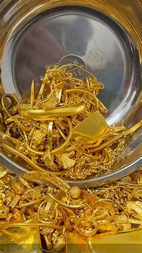 Can someone tell me why they waste so much gold just to get this one tiny piece of gold? Isn’t that wasteful?🤔🤦🏻‍♀️