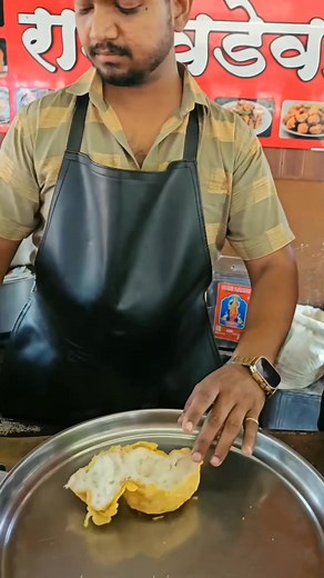 810K views · 4K reactions | Testy ulta vadapav  #food #foodie #foodporn #instafood #foodphotography #foodstagram #foodblogger #yummy #foodlover #delicious #instagood #love #healthyfood #restaurant #homemade #dinner #foodies #testy #lunch #like #cooking #tasty #follow #foodpics #instagram #healthy #chef #dessert #bhfyp #breakfast | Mr Nik Foddies | Facebook