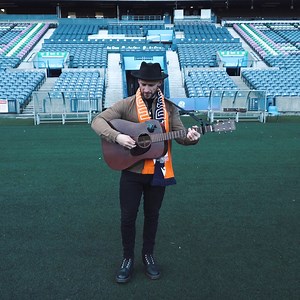 An anthem for our city 🏰 Get in the mood for tomorrow's decisive derby with a live version of David B Archibald's 'Edinburgh' 🗣️ Watch the full performance ➡️ bit.ly/DavbLiv | Edinburgh Rugby