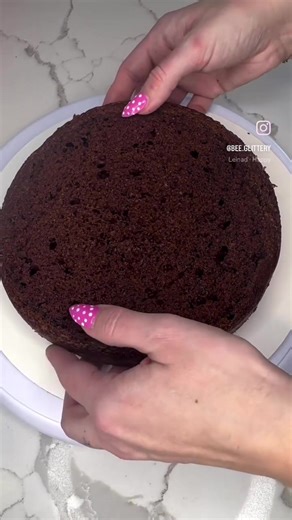 Not glitter related 😅 but it’s the Super Bowl so here we go!! Playing around making cakes, getting some practice in! #cakedecorating #football #superbowl #icing #buttercream