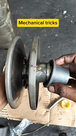 mechanic tricks instal the rear pully.#automobile #auto #mechanic #tutorial