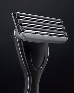 We designed a razor for regular, sensitive and extra sensitive skin. Different skin types deserve a different blade type! PERSONALIZE YOUR SHAVE - Get the Regular blade for the closest shave possible. - Use the Sensitive blade, if you experience mild irritation. (Ideal for Head Shavers) - Or go with the Extra Sensitive blade to prevent severe irritation and razor bumps. CLOG FREE, EASY RINSE Defender's Blades are set farther apart, so your razor rinses clean and Doesn't CLOG. It's one of our cus