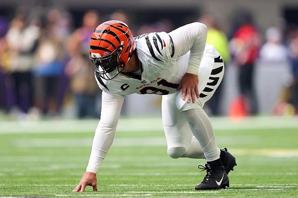 NFL news, live updates: Raiders reportedly trade Maxx Crosby to Ravens, release Geno Smith; Joe Mixon reportedly released by Texans