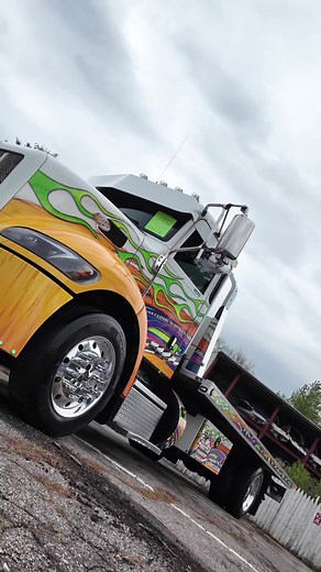 Pretty little bop at New Hampshire Tow Show. #flames #towtruck #towing #heavyequipment