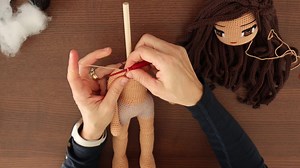 Just a quick video to show you that you can still crochet even if you have a wooden stick inserted into your doll. It's not so easy, but it is a matter of patience and getting used to. Keep going! 🥰 | Crochetree
