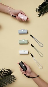 【 ADAM elements #行動能量棒 ｜「90°完美收折接頭」全新設計登場 】 https://adamele.com/GRAVITY_F5C #放下接頭安全帽⚡️電量危機時刻快充就靠它 ​ #官網及直營門市獨家 #買就送限量專用保護套 ​ 🎉 新品現貨 早鳥優惠𝟱𝟵折起 #ADAM官網商城 及 #ADAM直營門市 🎁獨家限量送專屬皮套 ​ #GRAVITYF5C 行動能量棒 🔝全新特色🔝 ​ ✅ 貼心設計USB-C折疊充電接頭一接 #快充有效率 ​ ✅ 獨家設計 五色LED螢幕 同色搭配 ​ #掌握電力一目暸然 ​ ✅ 巧妙設計 #同色防墜掛繩 行動電源好拿不掉落 ​ 🪢 『手機支架』設計⮕ 邊充邊用夠愜意 ​ 🪜『增高台階接頭』⮕無需脫殼，充電不鬆脫！ ​ 🔋️USB-C孔最高 20W PD 快充⮕充電高效率 ​ 🔋5000 mAh 電池容量⮕ 即時搶救低電量 ​ ​ ❤️小編貼心提示：GRAVITY F5L「#Lightning版本敬請期待」 - - - - - - - - - - - ​ #現貨獨家優惠搶一波 ​ #官網及直營門市獨家 #買就送限量專