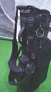 シンプルでかっこいいキャディバッグが欲しい！ GDOスタッフおすすめの最新キャディバッグをご紹介♪ 2.2kgと超軽量モデルでありながら、抜群の安定性と収納力を備えた、サンマウンテンのキャディバッグ。ぜひチェックしてみてくださいね。 | GDO（GolfDigest Online）