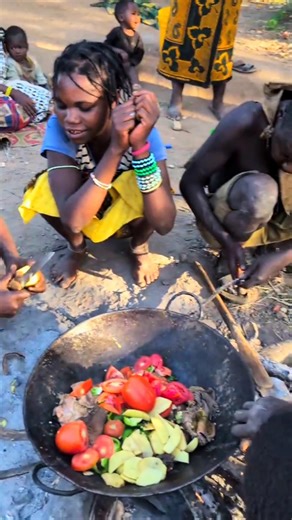 See husband and wife cooking traditional food middle of Jungle!!#village#africa#FoodLover#usa#fpy