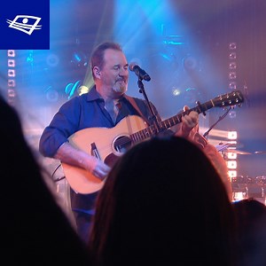 Toujours un honneur de recevoir Paul Piché sur notre scène 🙏 (Re)voyez sa prestation de « Un château de sable » en intégralité sur la plateforme de Télé-Québec! ✨ Belle et Bum ✨ Tous les samedis 21h à Télé-Québec En rediffusion les vendredis 13h | Belle et Bum