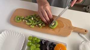 Make these Honey Fruit Tea Agar-agar Jelly Mooncake 😁🥰😊 this Mid Autumn Festival! They are so easy to make and healthier than classic mooncakes. The combination of flavours are similar to Honey Lemon Tea and it goes very well with fruits. I created a new youtube channel "Ruyi Jelly" to post Jelly and Dessert recipes, do subscribe to my new channel, click here https://www.youtube.com/channel/UCpu5EladayBm1LWLjWdHl2Q Full recipe: https://youtu.be/_TEUEihmvpg Mooncake is a traditionally eaten du