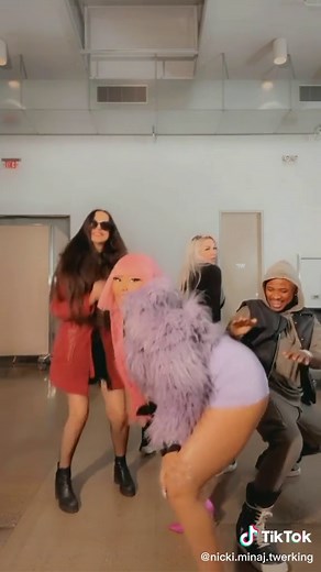 Nicki.Minaj.Twerking (@nicki.minaj.twerking)’s videos with original sound - Nicki.Minaj.Twerking