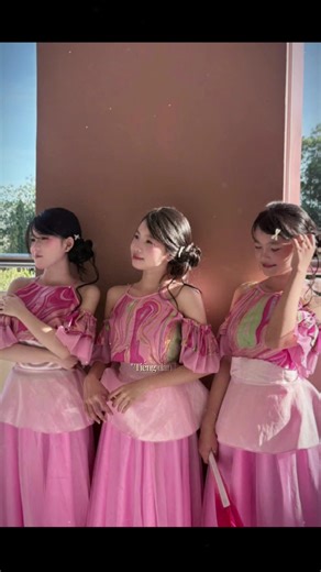 Thuê trang phục múa đẹp cho Tết với tone hồng