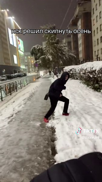 Зима́ — одно из четырёх времён года между осенью и весной. Основной признак этого времени года — устойчивая низкая температура во многих районах Земли, на поверхность земли выпадает и ложится снег. Смена времён года обусловлена наклоном оси вращения Земли к плоскости эклиптики. @Chanel🫩 @тгк:sergeevich @rus.22.nsk @«Честь&»