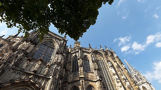 Dokus & Reportagen : Der Dom zu Aachen