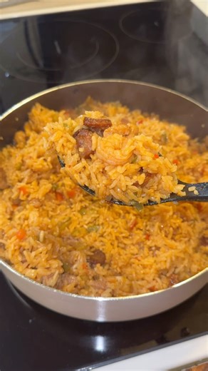 Meagan Kilgore on Instagram: "Jambalaya in my new Easy Clean Farberware set! It’s on sale at Walmart for $59 until March 31st. Don’t miss out on this sale! @farberwarecook #farberwarepartner #jambalaya"