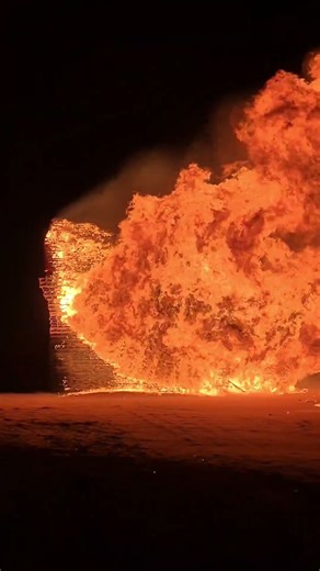 Vreugdevuur in Scheveningen 🔥 Oud & Nieuw 2026 #vreugdevuur #scheveningen #oudennieuw