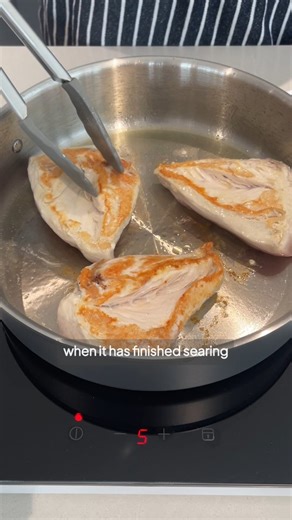 Struggle cooking with uncoated cookware? Here’s our top tips from food expert @spongecakesquaretin to help you get perfect results every time 🍳 | ProCook