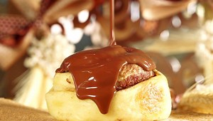 566K views · 5.8K reactions | Qué tal unos rolls de canela recién salidos del horno? Te invitamos a La Casita del Roll :) Dirección: Cacique Lambaré 388, entre 15 de Agosto y Bernardino Caballero. Horario: martes a domingo de 08:00 a 19:00 hs. Tel: (021) 33 88 660. Mapa de ubicación: https://goo.gl/maps/UULi3tWy3DK2 | La Casita del Roll | Facebook