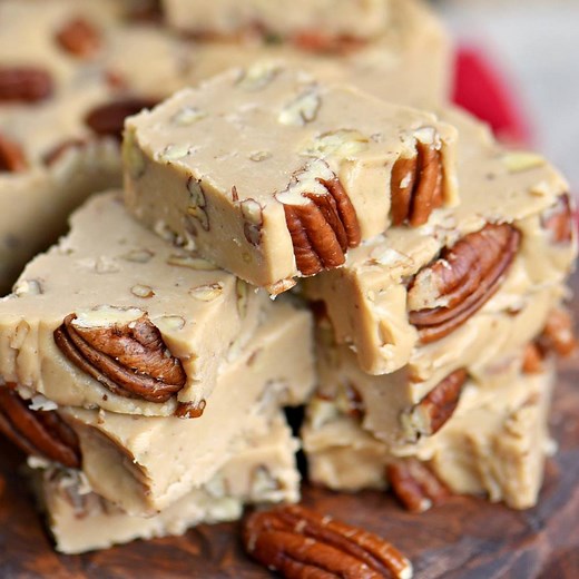 This QUICK & EASY PENUCHE recipe will blow you away with it’s amazing brown sugar flavor and creamy texture! PRINT RECIPE HERE: https://www.momontimeout.com/easy-penuche-recipe/ | Mom On Timeout