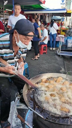 256K views · 1.9K reactions | Famous RM1.80 Yam Cake at Apollo...