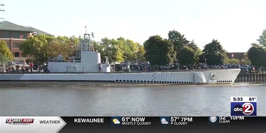 U.S.S. Cobia arrives in Sturgeon Bay for restoration in dry-dock