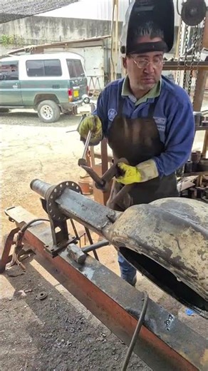 Install sheet metal reinforcements on the rear axle using MERITOR and MIG welding. #tainco #weldi...