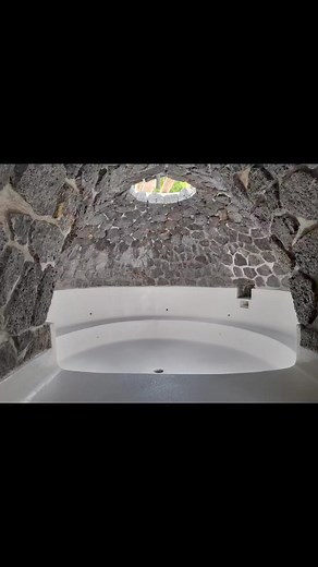 Alberca techada con acabado de piedra semilabrada | Desarrollo de Proyectos Arquitectónicos